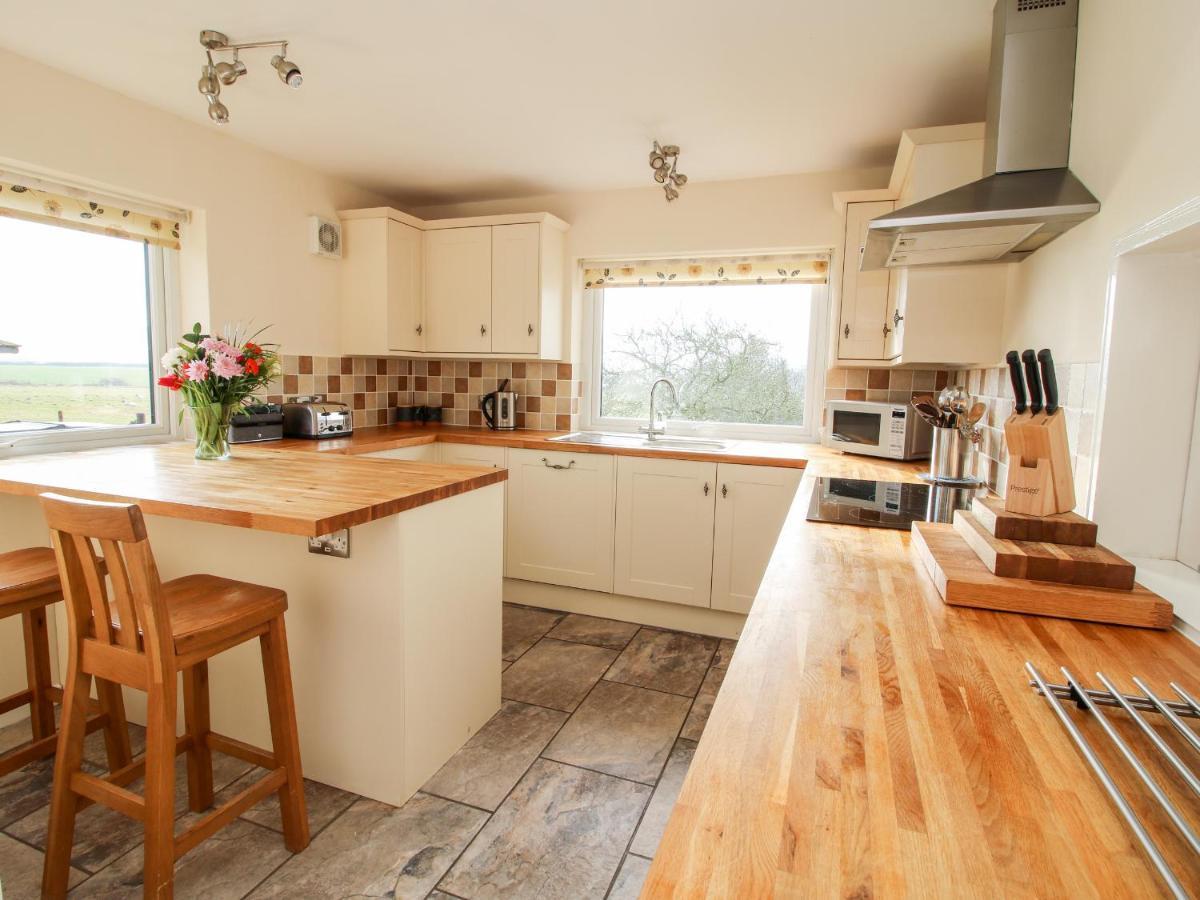 Bicton Lea Villa Acton  Exterior photo